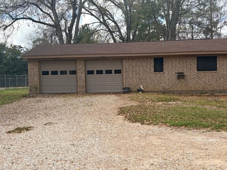 More Photos Of 18222 W FM 1097 Rd, Montgomery Flex For Lease