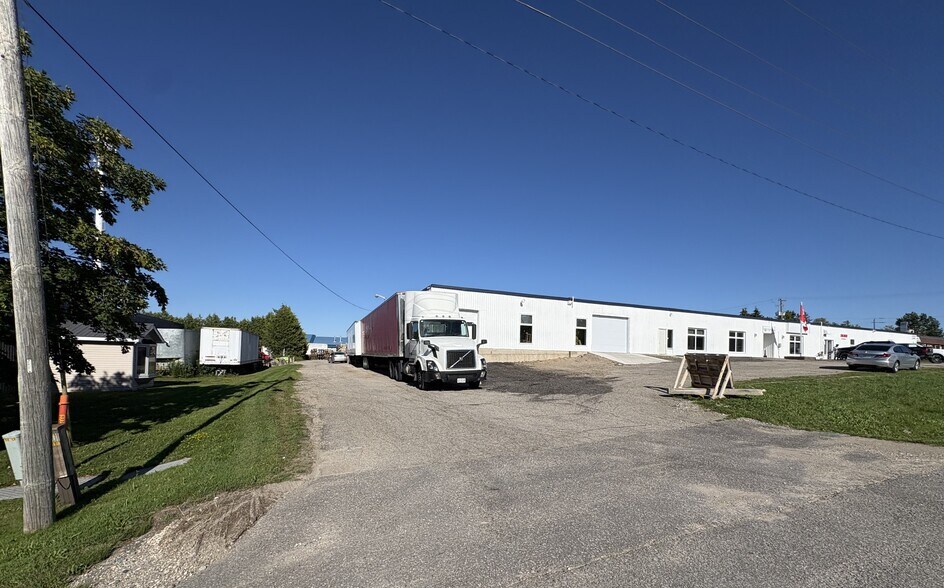 More Photos Of 115 Centennial Rd, Shelburne Warehouse For Lease