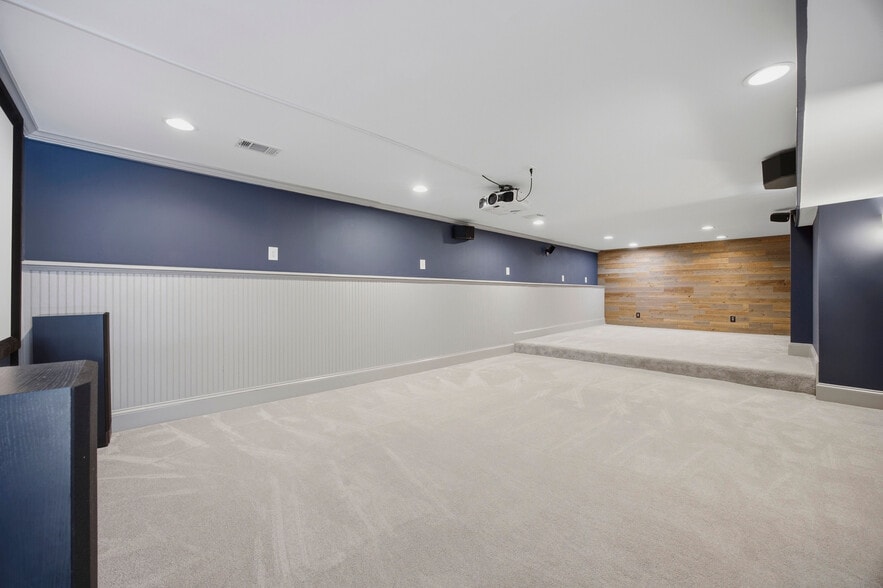 More Photos Of 574 East Ave NE, Atlanta Specialty For Sale