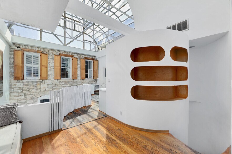 More Photos Of 410 E 6th St, Austin Storefront Retail Residential For Lease