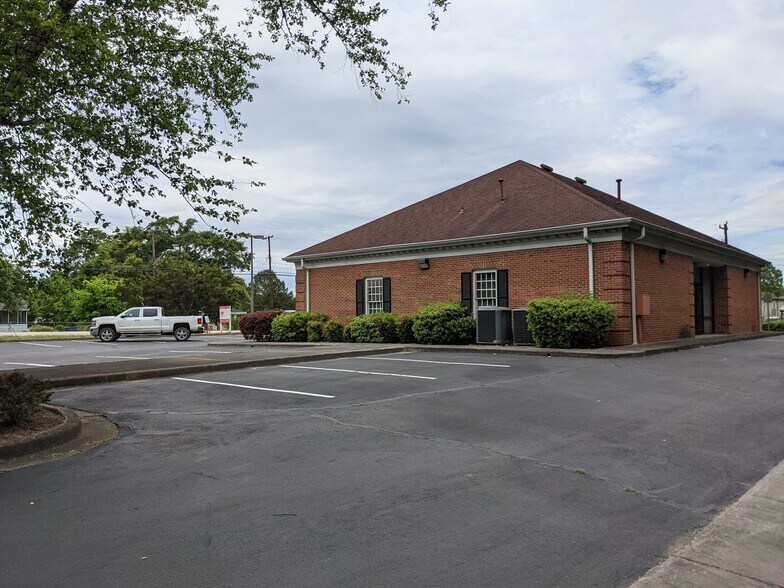 More Photos Of 105 Dearborn St, Great Falls Bank For Sale