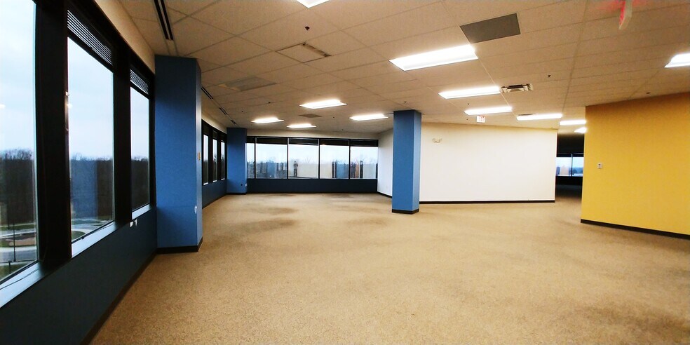 More Photos Of 10201 N Illinois St, Indianapolis Office For Lease