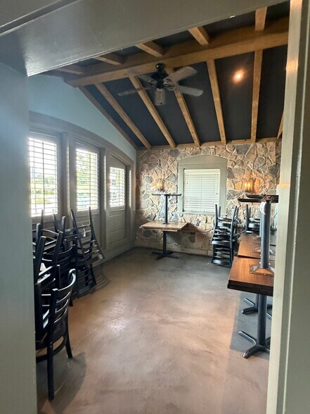 More Photos Of 256 Liberty St, Thomasville Restaurant For Lease