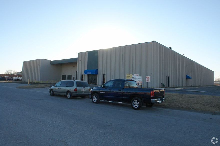 Primary Photo Of 3001 S Madison, Wichita Warehouse For Lease