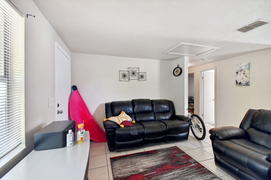 More Photos Of 4507-4517 E Giddens Ave, Tampa Multifamily For Sale