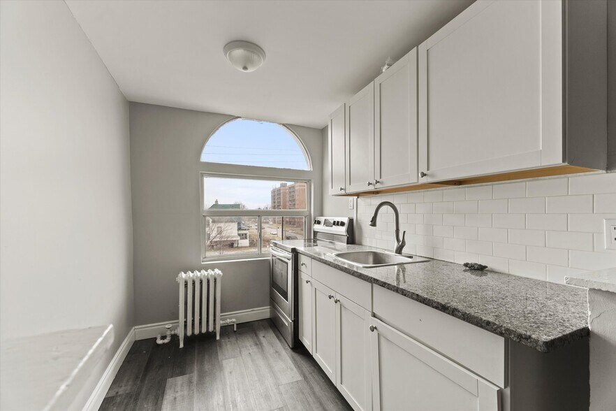 More Photos Of 581 Cataraqui St, Windsor Apartments For Sale