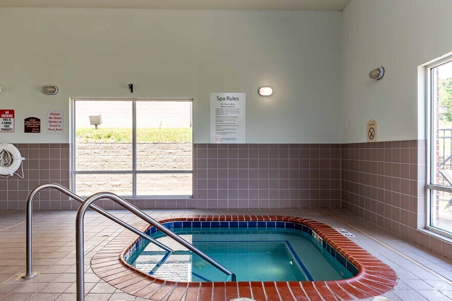 More Photos Of 80 Old Nicolette Rd, Mineral Wells Hotel For Sale