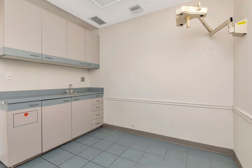 More Photos Of 1201 S Myrtle Ave, Clearwater Medical For Sale