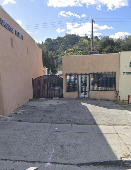 Primary Photo Of 7116 Foothill Blvd, Tujunga Storefront For Sale