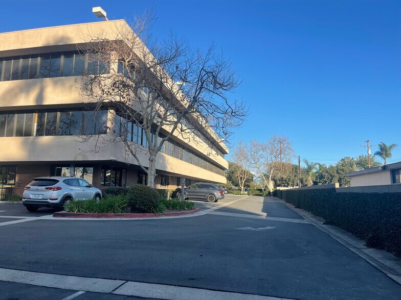 More Photos Of 2107 N Broadway, Santa Ana Loft Creative Space For Sale