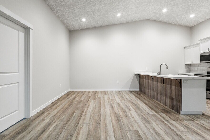 More Photos Of 1183 37TH Ct, Sweet Home Multifamily For Sale