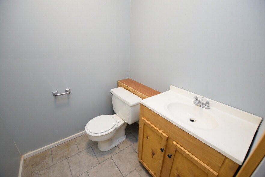 More Photos Of 2175 W Choctaw St, Tahlequah Light Distribution For Sale