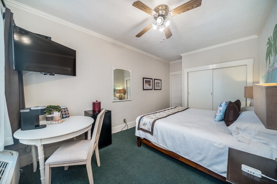 More Photos Of 409 Crescent Ave, Avalon Hotel For Sale