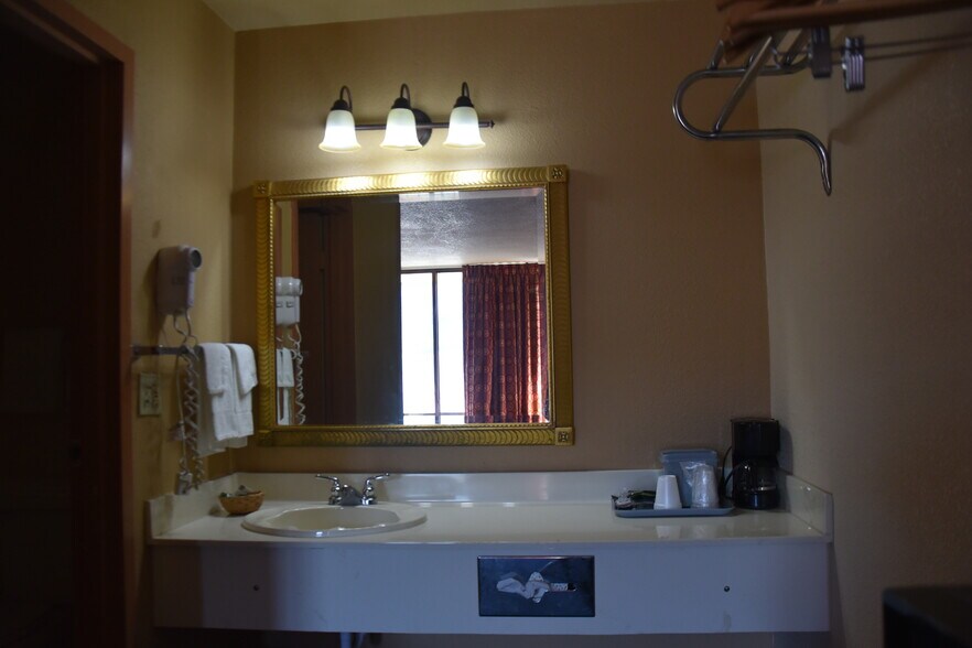 More Photos Of 1407 E Rusk St, Jacksonville Hotel For Sale
