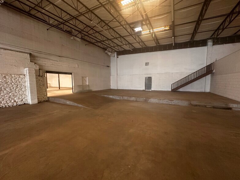 More Photos Of 2401 Alameda Ave, El Paso Showroom For Lease
