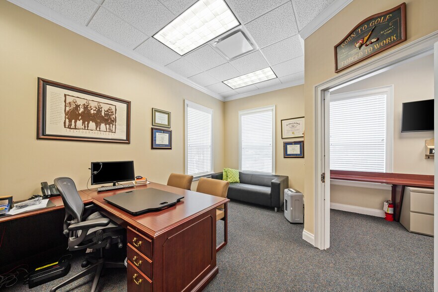 More Photos Of 17411 Bridge Hill Ct, Tampa Loft Creative Space For Sale