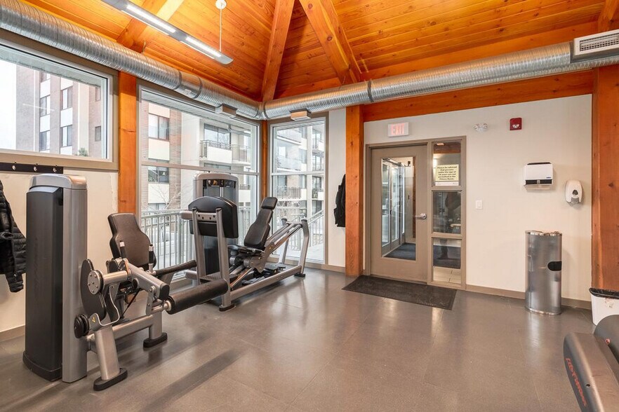 More Photos Of 2105 90 Av SW, Calgary Apartments For Lease