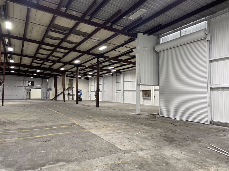 More Photos Of 1020-1030 S 86th St, Tampa Manufacturing For Lease