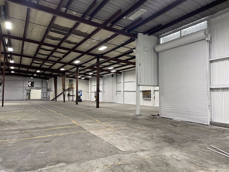 More Photos Of 1030 S 86th St, Tampa Manufacturing For Lease