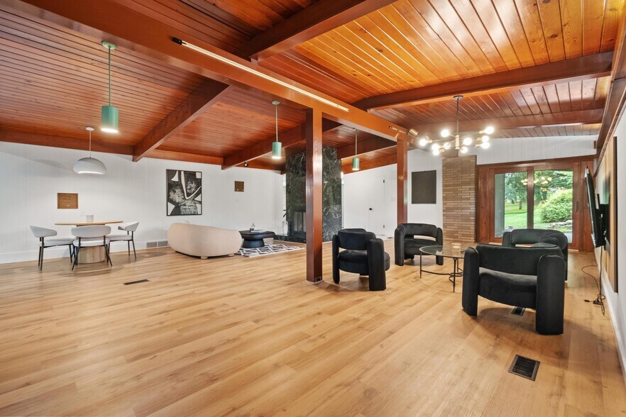 More Photos Of 176 Kingsview Dr, Weirton Showroom For Sale