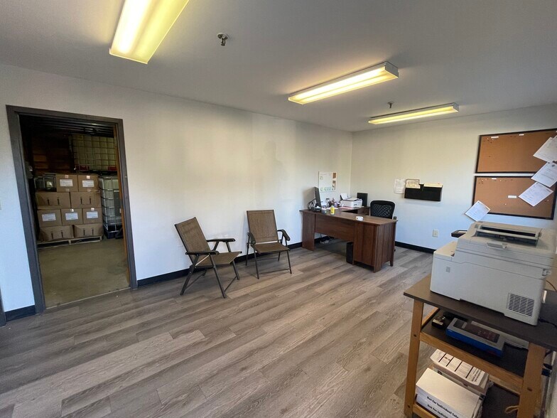 More Photos Of Lamy Drive & Lance Ln, Goffstown Warehouse For Lease