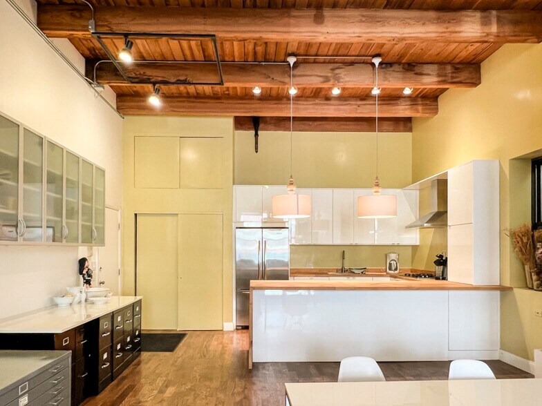 More Photos Of 1113 W Armitage Ave, Chicago Storefront Retail Office For Lease