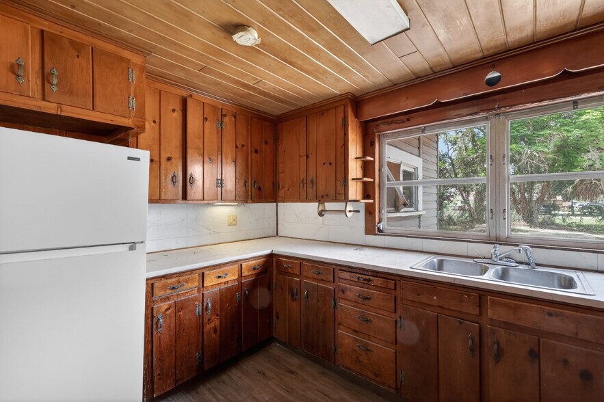 More Photos Of 527 E Lemon Ave, Eustis Apartments For Sale
