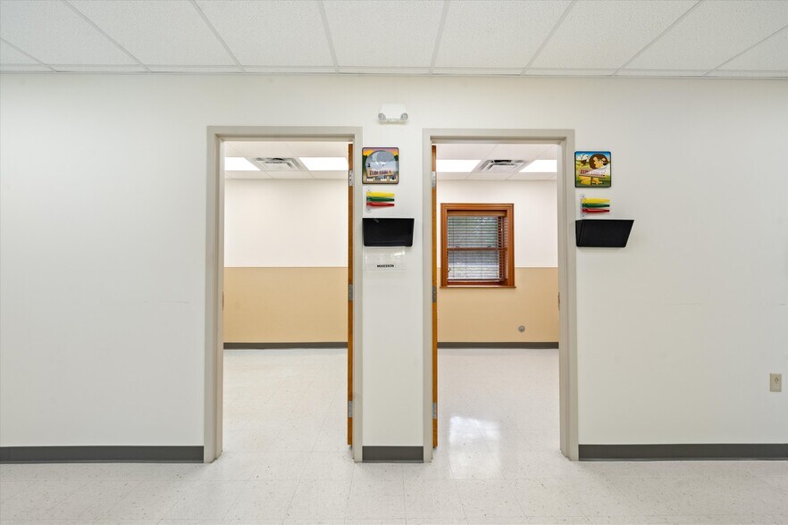 More Photos Of 114 Parliament Dr, Maryville Medical For Sale