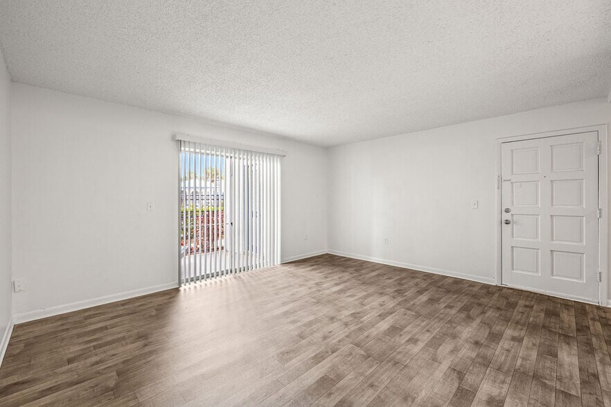 More Photos Of 7315 W Hanna Ave, Tampa Apartments For Sale