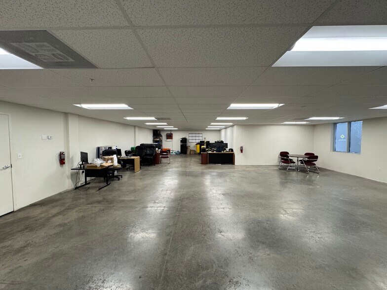 More Photos Of 8565 W 44th Ave, Hialeah Warehouse For Lease