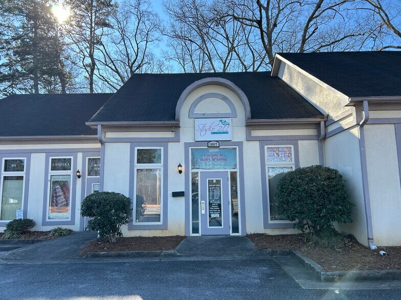 More Photos Of 1067 Forest Pky, Forest Park General Retail For Sale