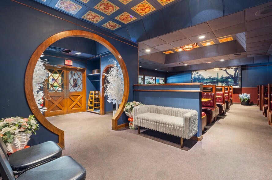 More Photos Of 376 Bullocks Point Ave, Riverside Restaurant For Sale