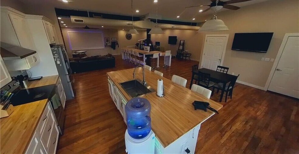 More Photos Of 1500 Hansford St, Charleston Warehouse For Sale