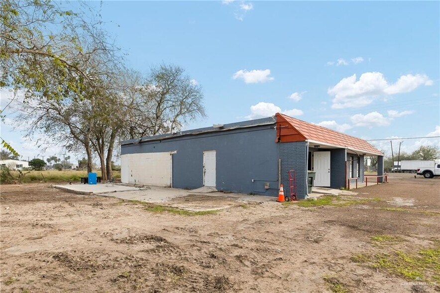 More Photos Of 3307 S Closner Blvd, Edinburg Flex For Sale