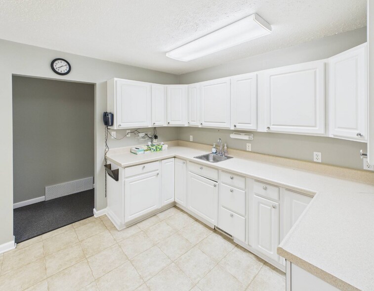 More Photos Of 319 Main St, Clay Medical For Sale
