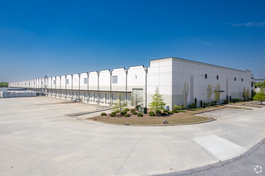 More Photos Of 475 Riverside Pky, Lithia Springs Warehouse For Lease