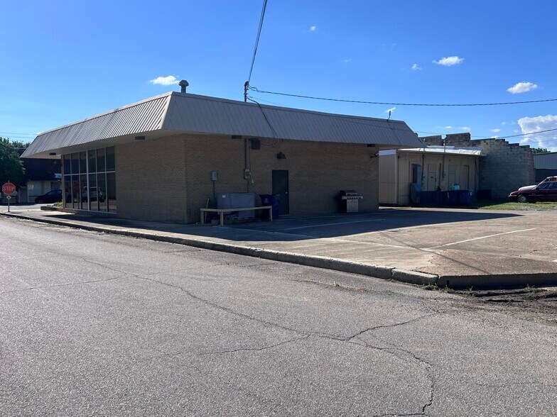 More Photos Of 124 S Main St, Ridgely Bank For Sale