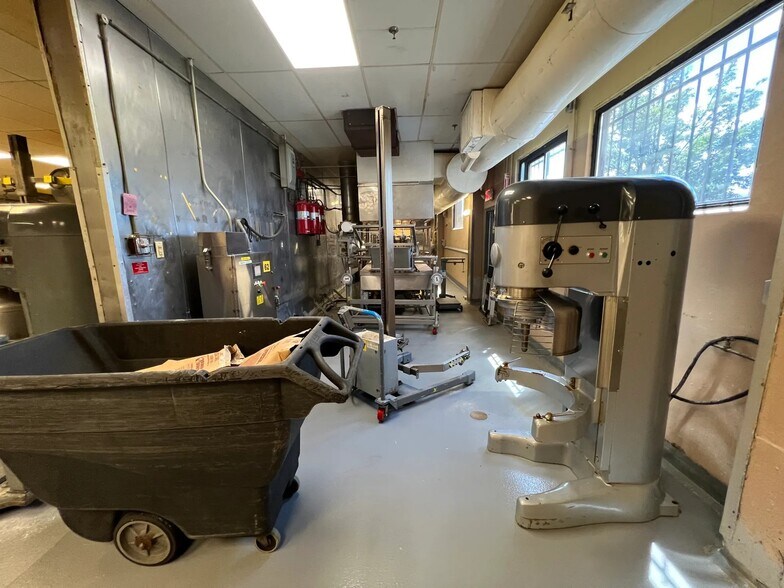 More Photos Of 376 Ledyard St, Hartford Industrial For Lease