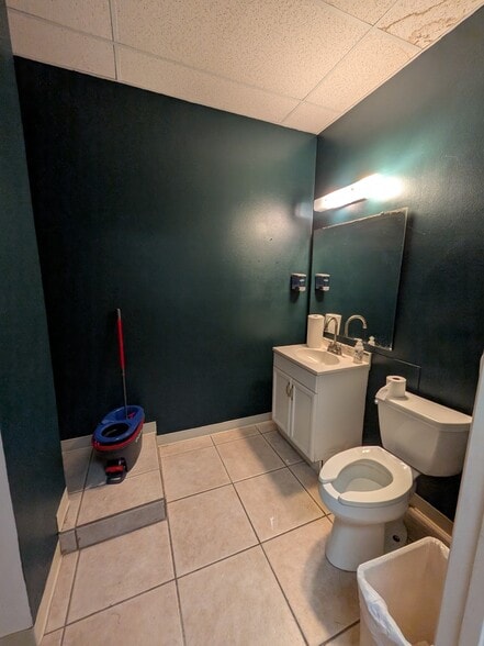More Photos Of 2200 51st St, Sarasota Warehouse For Lease