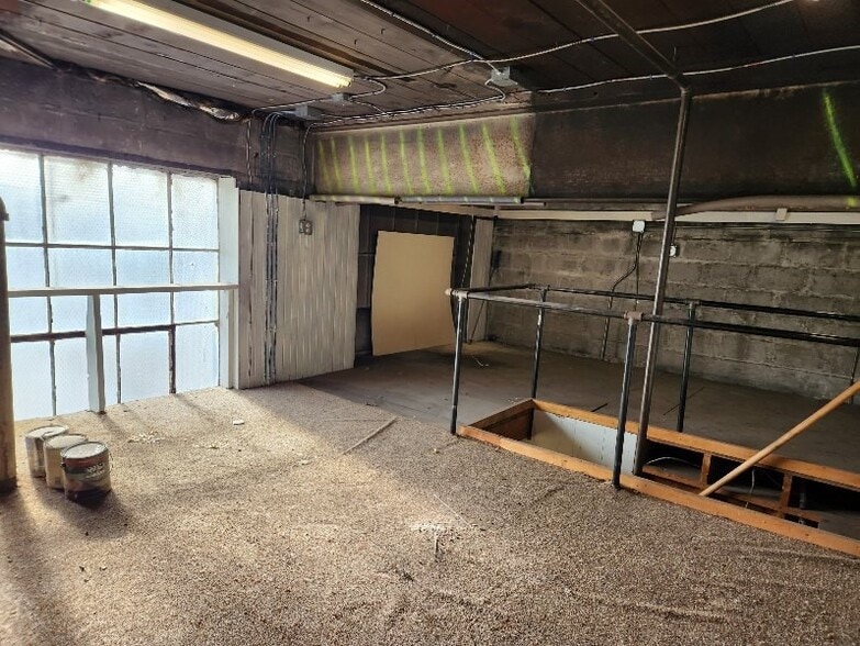 More Photos Of 433 Broadway, Pawtucket Light Distribution For Sale