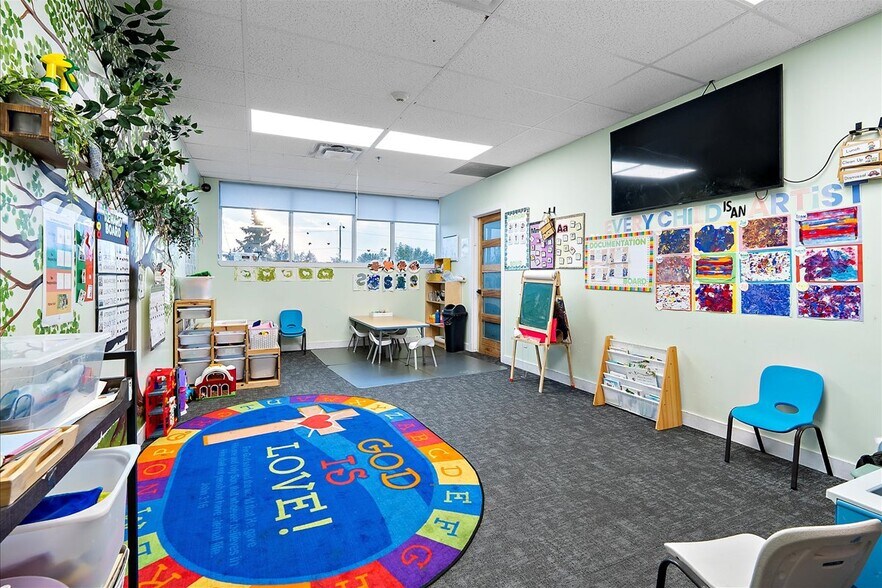 More Photos Of 9241-9249 50th St NW, Edmonton Showroom For Sale