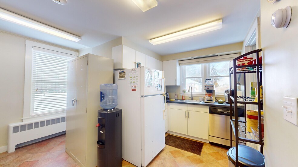 More Photos Of 460 E Main Rd, Middletown Medical For Sale