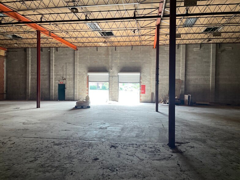 More Photos Of 3455 Empire Blvd SW, Atlanta Warehouse For Sale