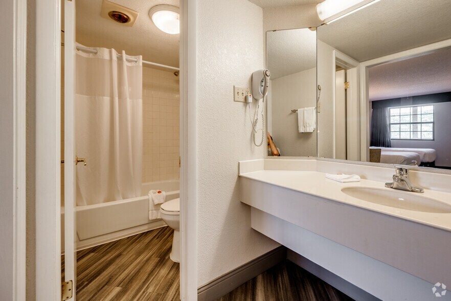 More Photos Of 8701 Turnpike Dr, Westminster Hotel For Sale