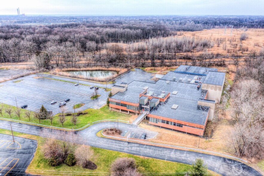 More Photos Of 7085 Mentor Ave, Willoughby Flex For Lease