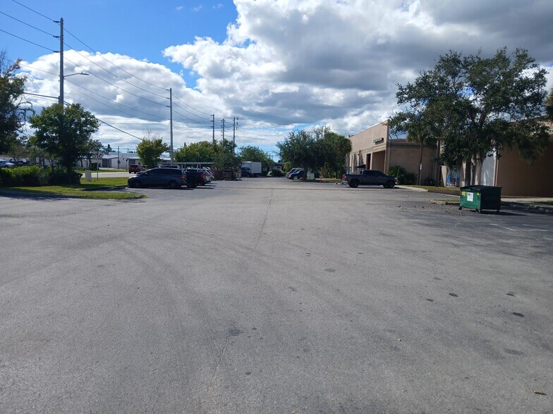 More Photos Of 12401 Belcher Rd S, Largo Flex For Lease
