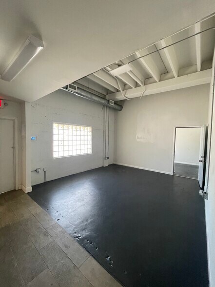 More Photos Of 5731 SW 23rd St, West Park Auto Repair For Lease