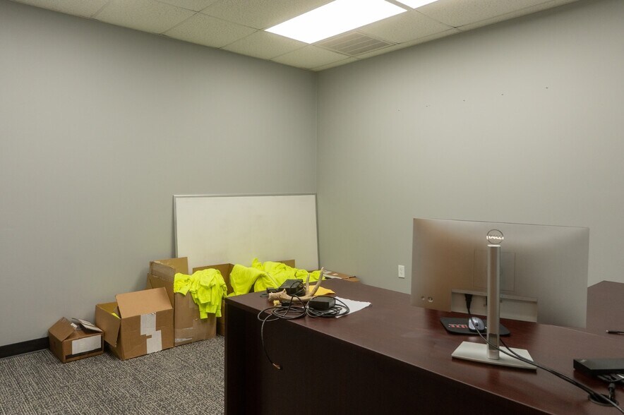 More Photos Of 207 Park Ct, Ridgeland Warehouse For Lease