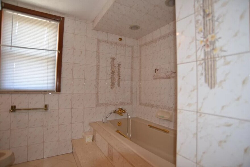 More Photos Of 62-42 Forest Ave, Ridgewood Storefront Retail Residential For Lease