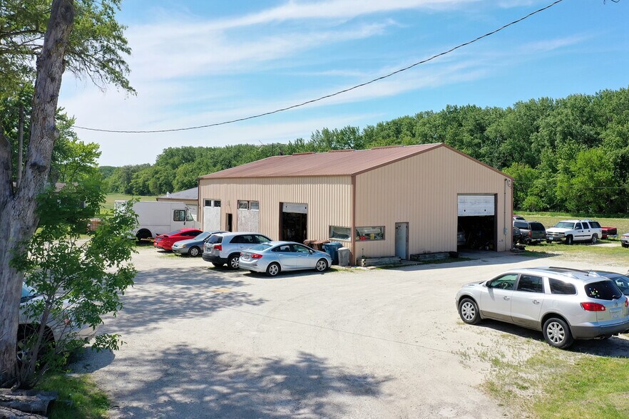 More Photos Of 3209 N State Rt 1, Saint Anne Flex For Sale